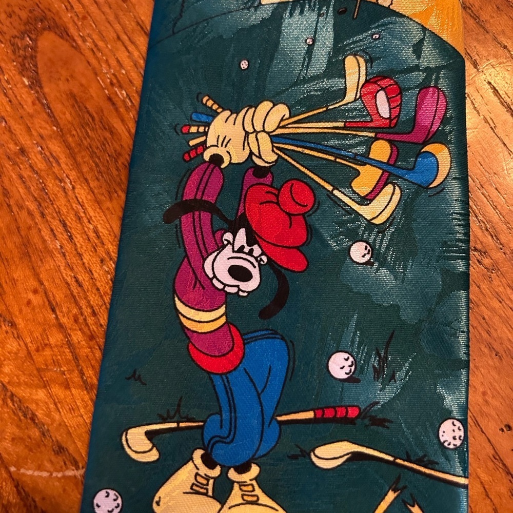 Disney Men’s Goofy Golfing Tie - Picture 2 of 6